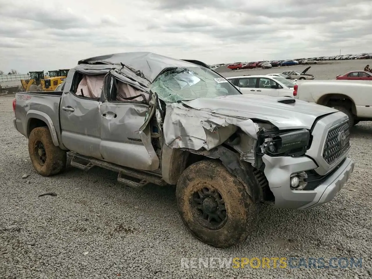 4 fotografías del automóvil dañado 5TFCZ5AN6KX194571 TOYOTA TACOMA 2019