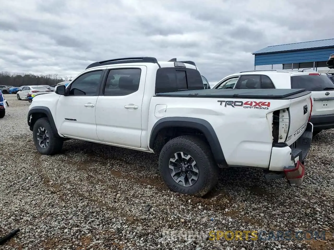 2 fotografías del automóvil dañado 5TFCZ5AN6KX201728 TOYOTA TACOMA 2019