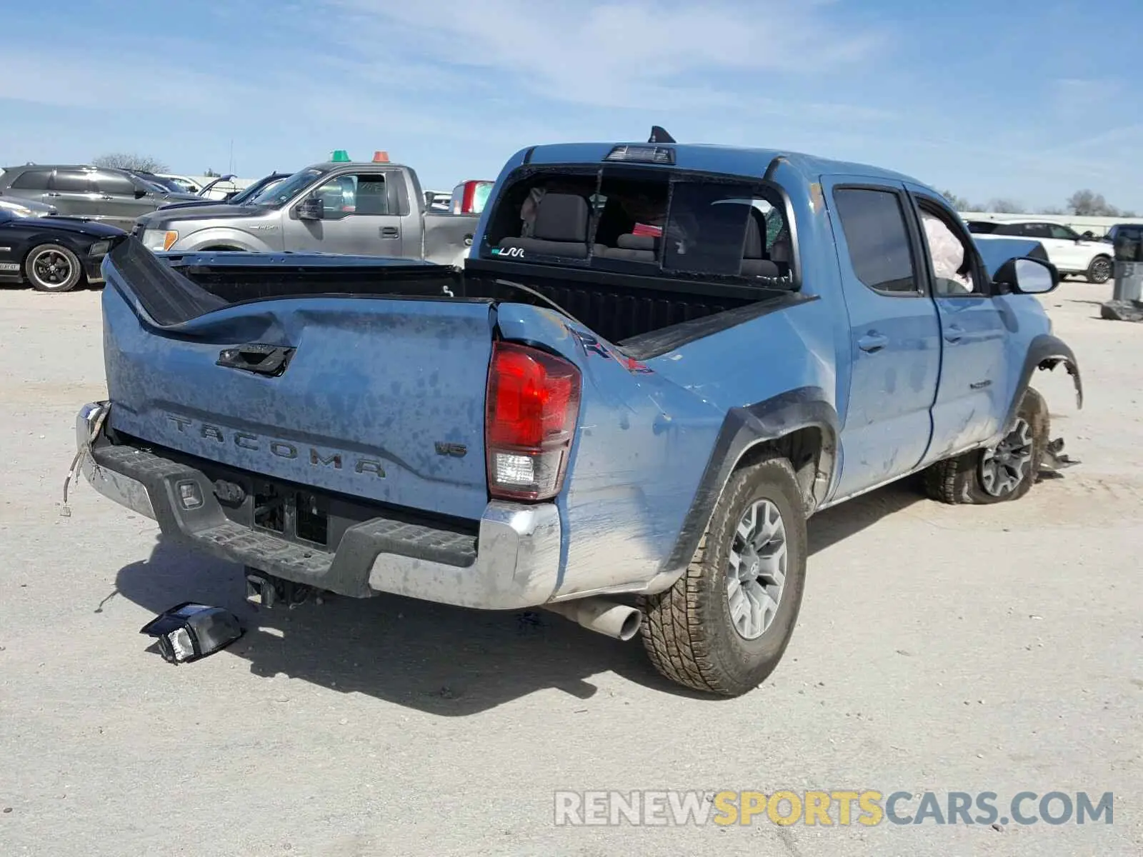 4 fotografías del automóvil dañado 5TFCZ5AN6KX204953 TOYOTA TACOMA 2019