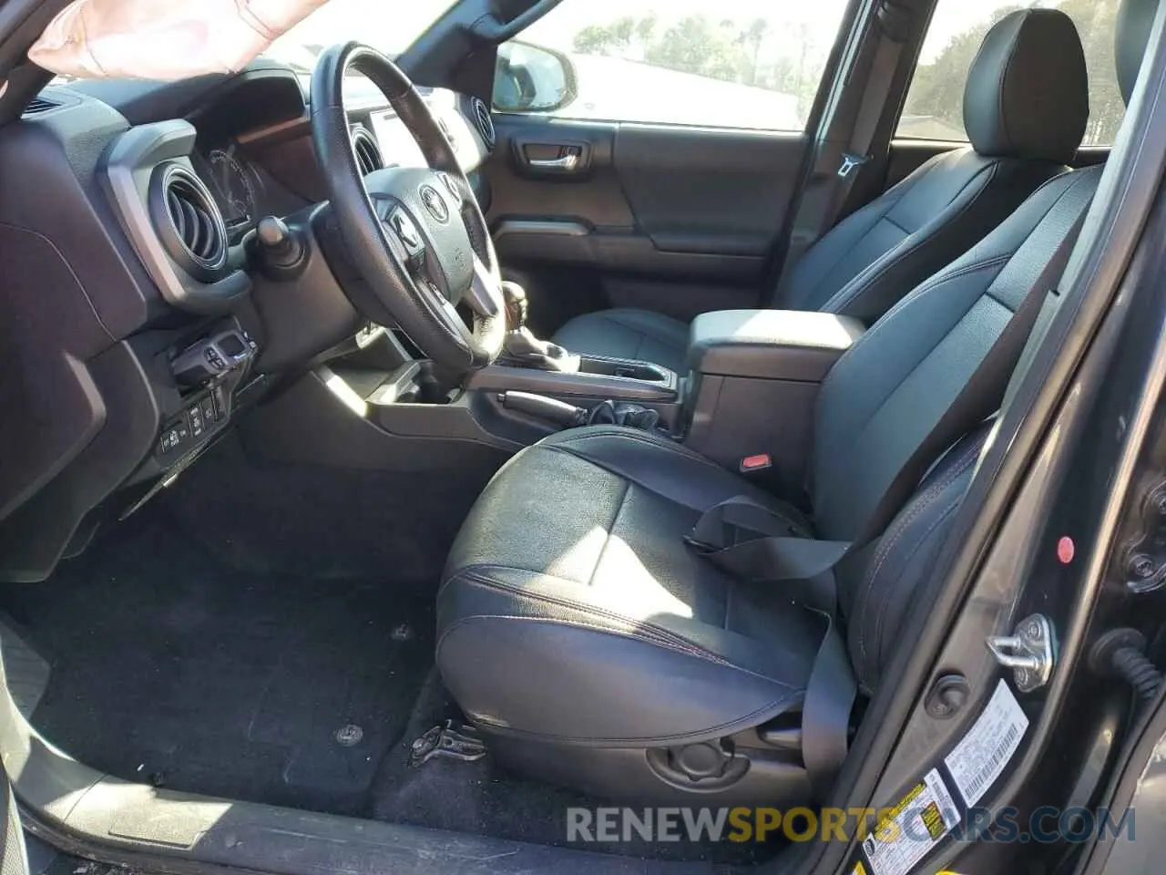7 fotografías del automóvil dañado 5TFCZ5AN7KX190206 TOYOTA TACOMA 2019