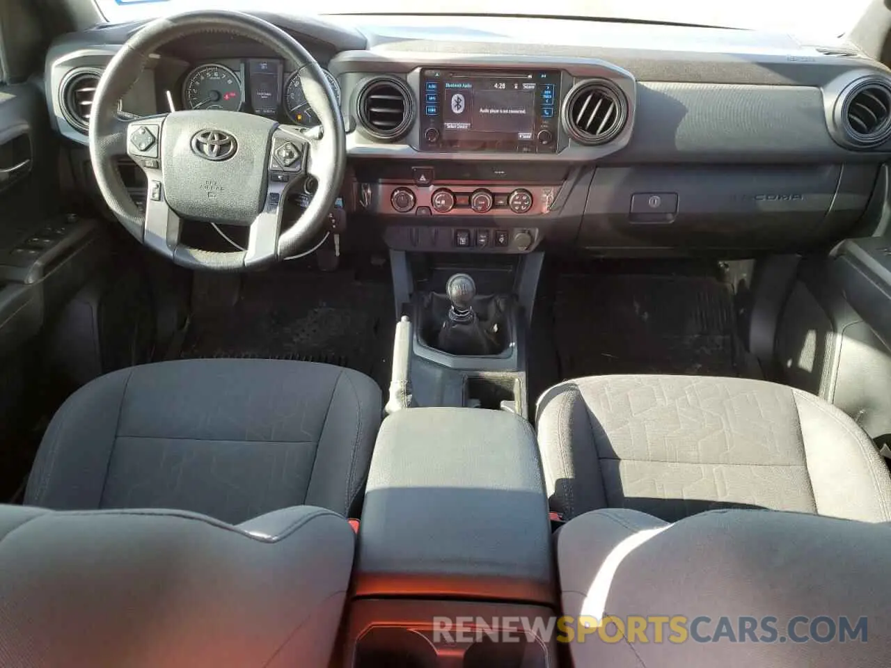 8 fotografías del automóvil dañado 5TFCZ5AN7KX198600 TOYOTA TACOMA 2019