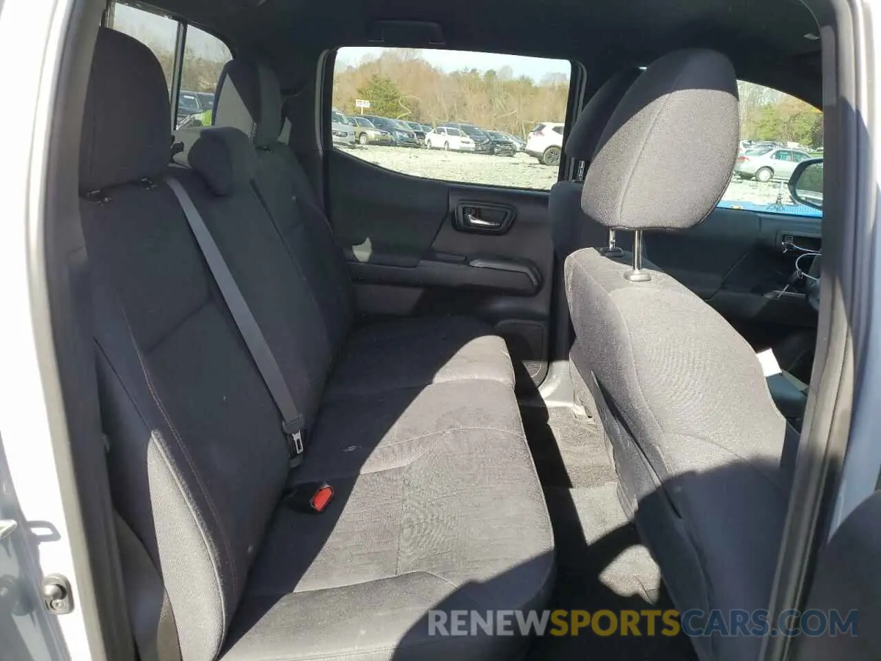 10 fotografías del automóvil dañado 5TFCZ5AN7KX201687 TOYOTA TACOMA 2019