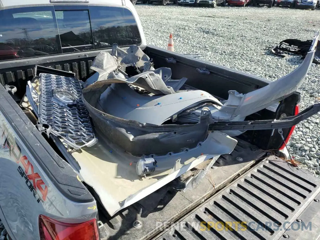 12 fotografías del automóvil dañado 5TFCZ5AN7KX201687 TOYOTA TACOMA 2019