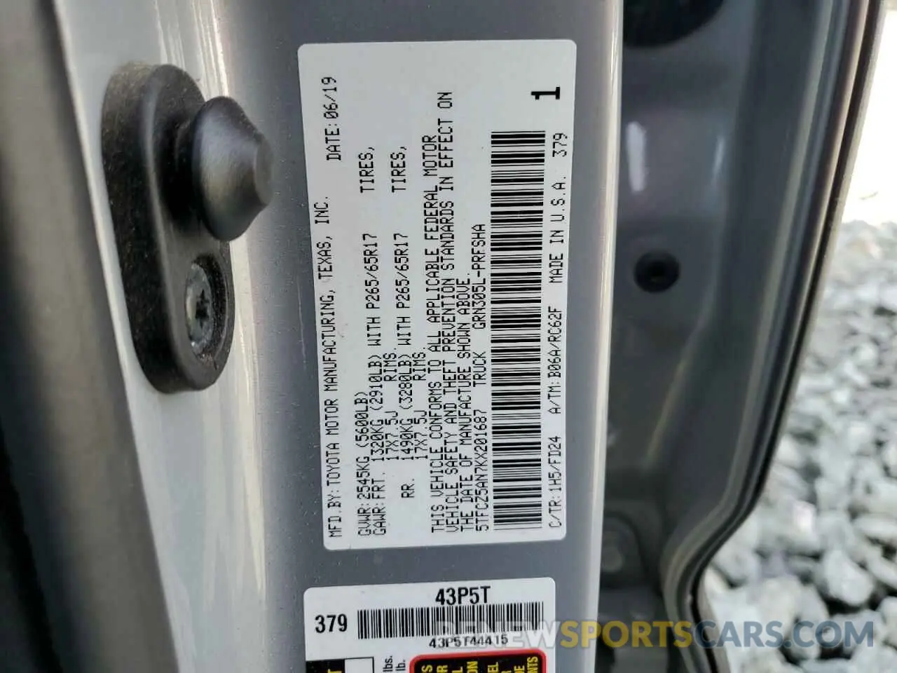 13 fotografías del automóvil dañado 5TFCZ5AN7KX201687 TOYOTA TACOMA 2019