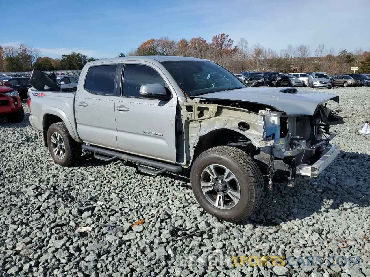 4 fotografías del automóvil dañado 5TFCZ5AN7KX201687 TOYOTA TACOMA 2019