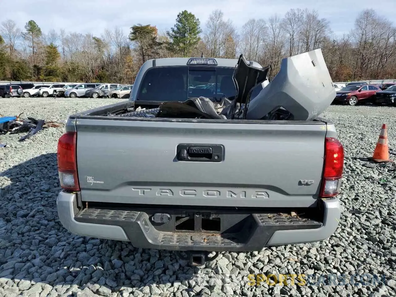 6 fotografías del automóvil dañado 5TFCZ5AN7KX201687 TOYOTA TACOMA 2019