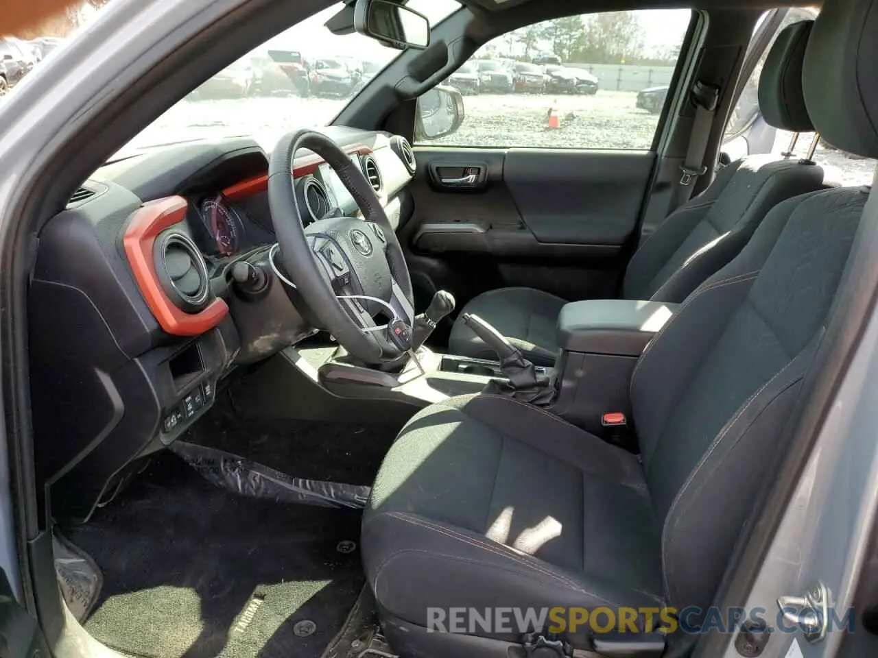 7 fotografías del automóvil dañado 5TFCZ5AN7KX201687 TOYOTA TACOMA 2019