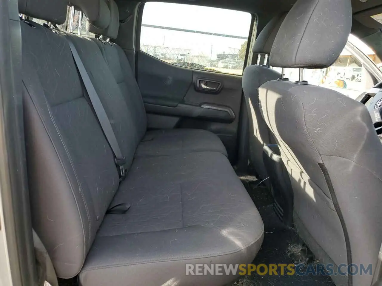 10 fotografías del automóvil dañado 5TFCZ5AN8KX171423 TOYOTA TACOMA 2019