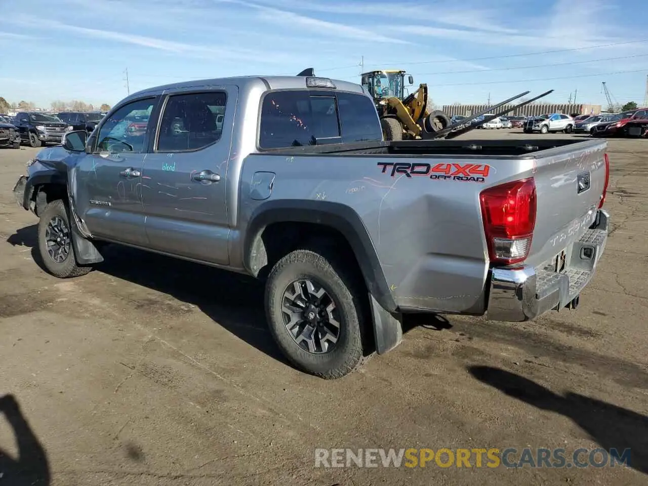 2 fotografías del automóvil dañado 5TFCZ5AN8KX171423 TOYOTA TACOMA 2019