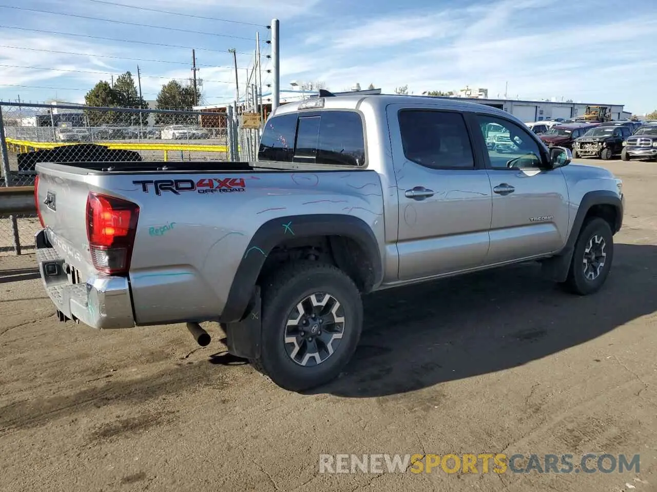 3 fotografías del automóvil dañado 5TFCZ5AN8KX171423 TOYOTA TACOMA 2019