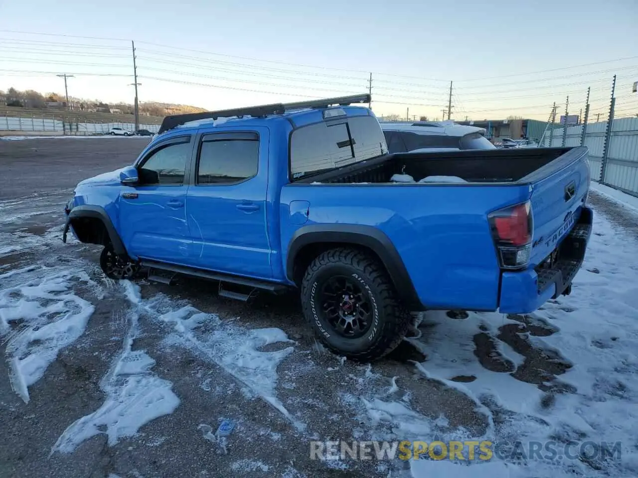 2 fotografías del automóvil dañado 5TFCZ5AN8KX181661 TOYOTA TACOMA 2019