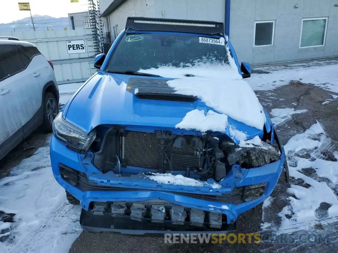 5 fotografías del automóvil dañado 5TFCZ5AN8KX181661 TOYOTA TACOMA 2019