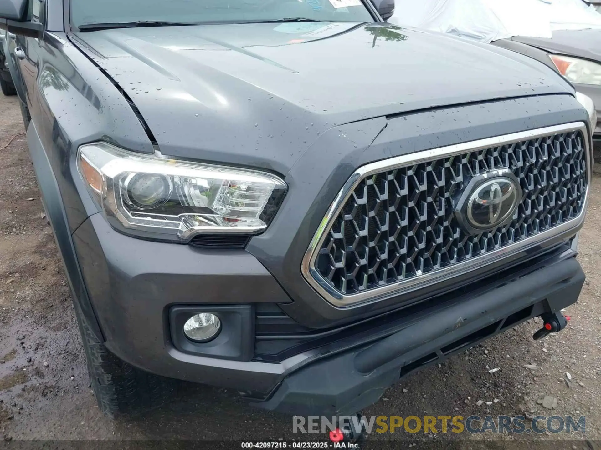 19 fotografías del automóvil dañado 5TFCZ5AN8KX194927 TOYOTA TACOMA 2019