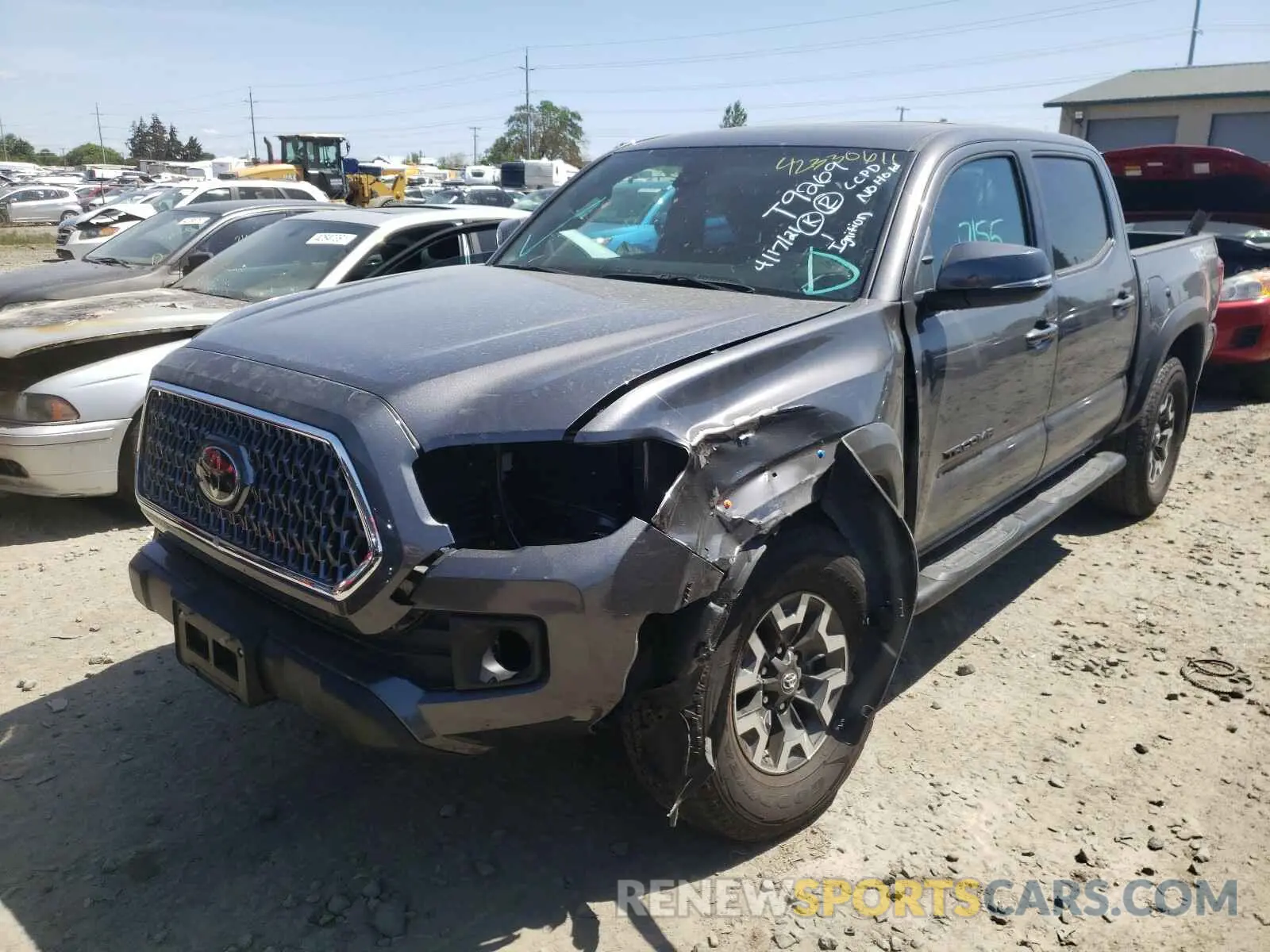 2 fotografías del automóvil dañado 5TFCZ5AN8KX205506 TOYOTA TACOMA 2019