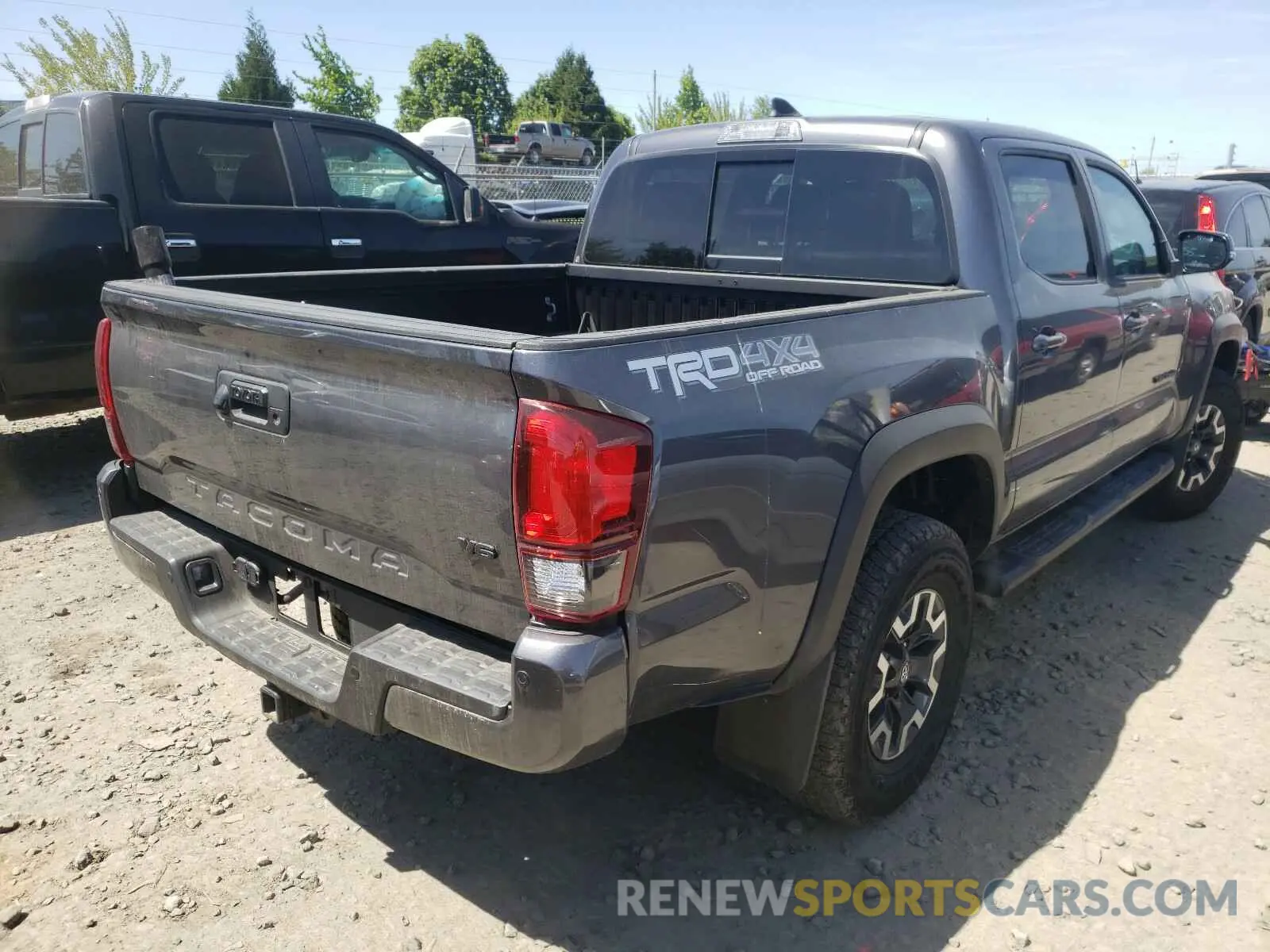4 fotografías del automóvil dañado 5TFCZ5AN8KX205506 TOYOTA TACOMA 2019