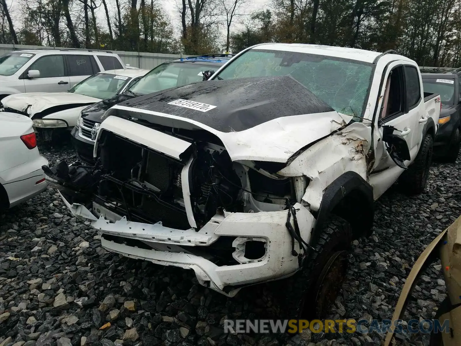 2 fotografías del automóvil dañado 5TFCZ5AN8KX207000 TOYOTA TACOMA 2019