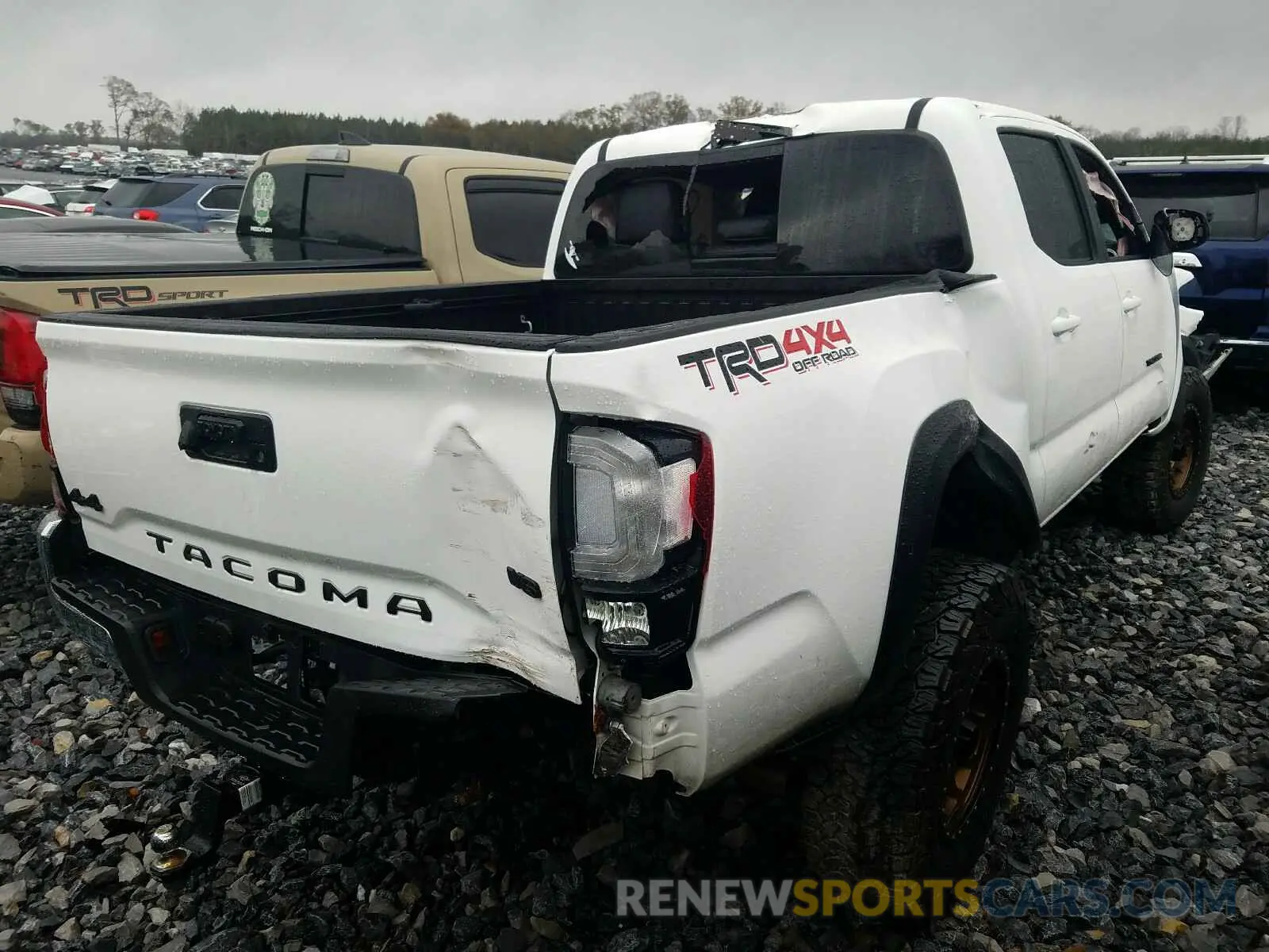 4 fotografías del automóvil dañado 5TFCZ5AN8KX207000 TOYOTA TACOMA 2019