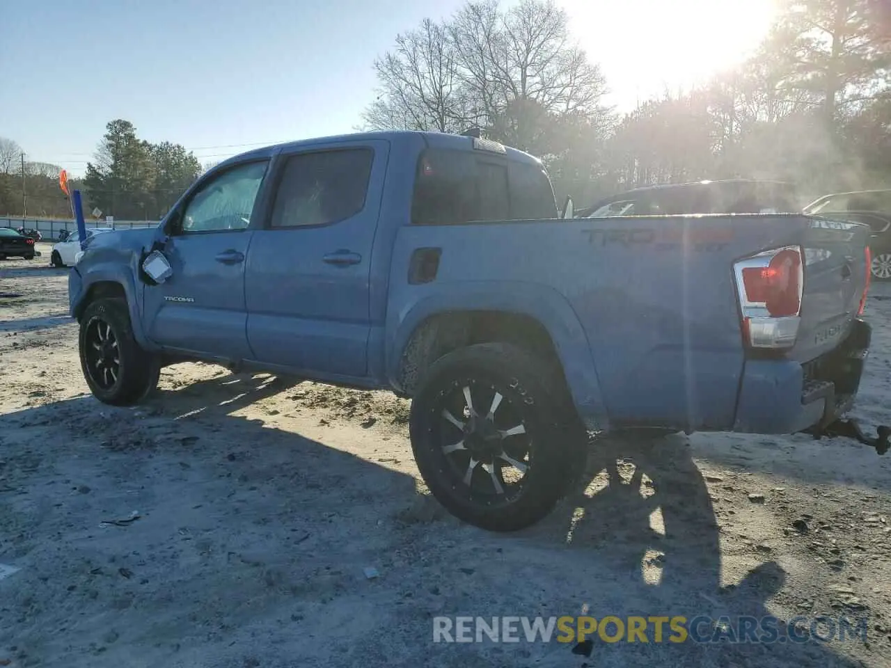 2 fotografías del automóvil dañado 5TFCZ5AN9KX197223 TOYOTA TACOMA 2019