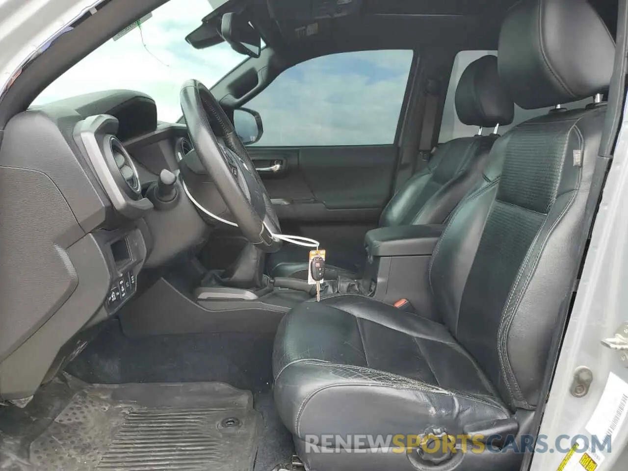 7 fotografías del automóvil dañado 5TFCZ5AN9KX205644 TOYOTA TACOMA 2019