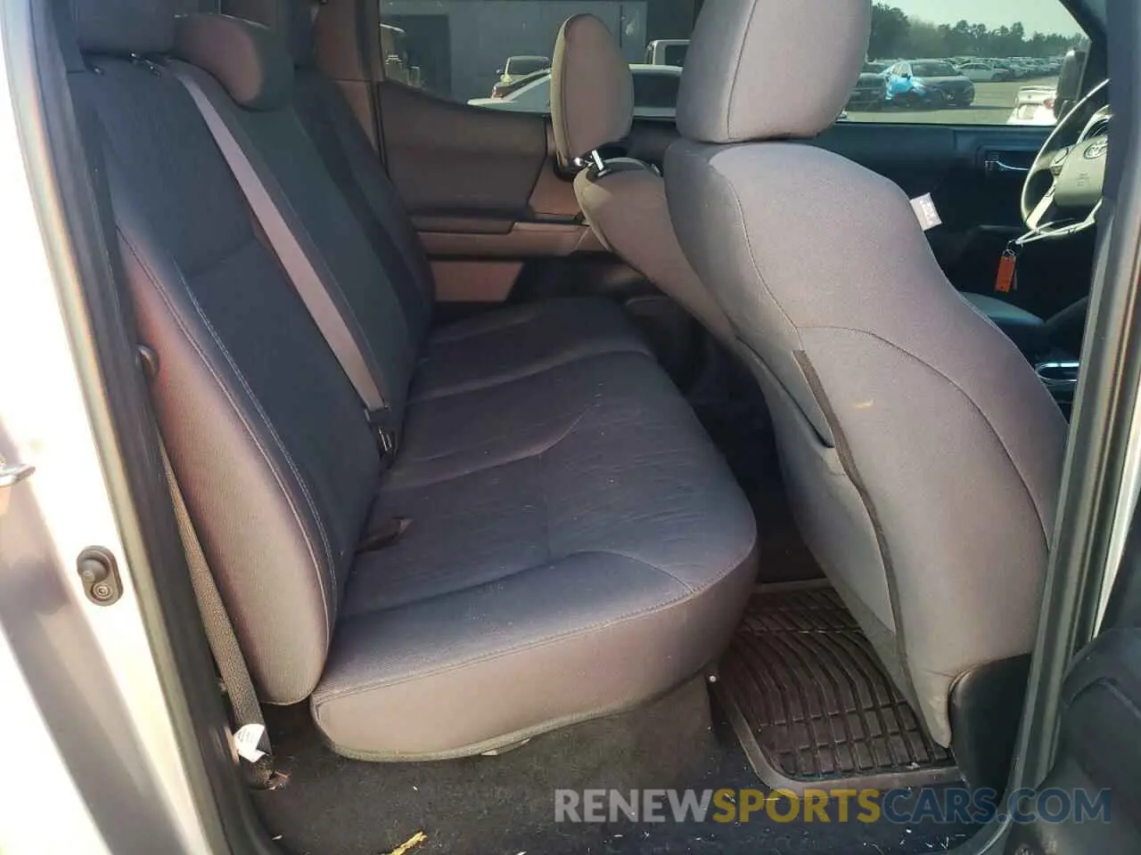10 fotografías del automóvil dañado 5TFCZ5AN9KX211007 TOYOTA TACOMA 2019