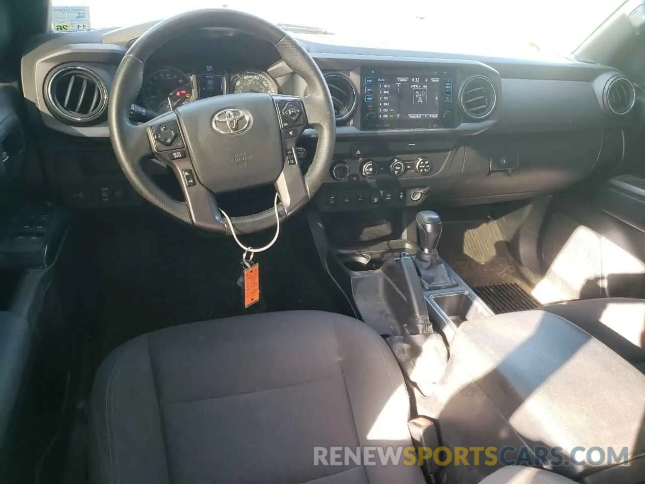 8 fotografías del automóvil dañado 5TFCZ5AN9KX211007 TOYOTA TACOMA 2019