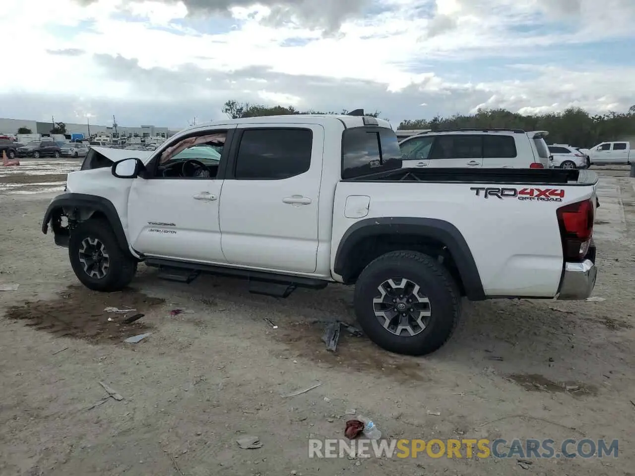 2 fotografías del automóvil dañado 5TFCZ5ANXKX165896 TOYOTA TACOMA 2019