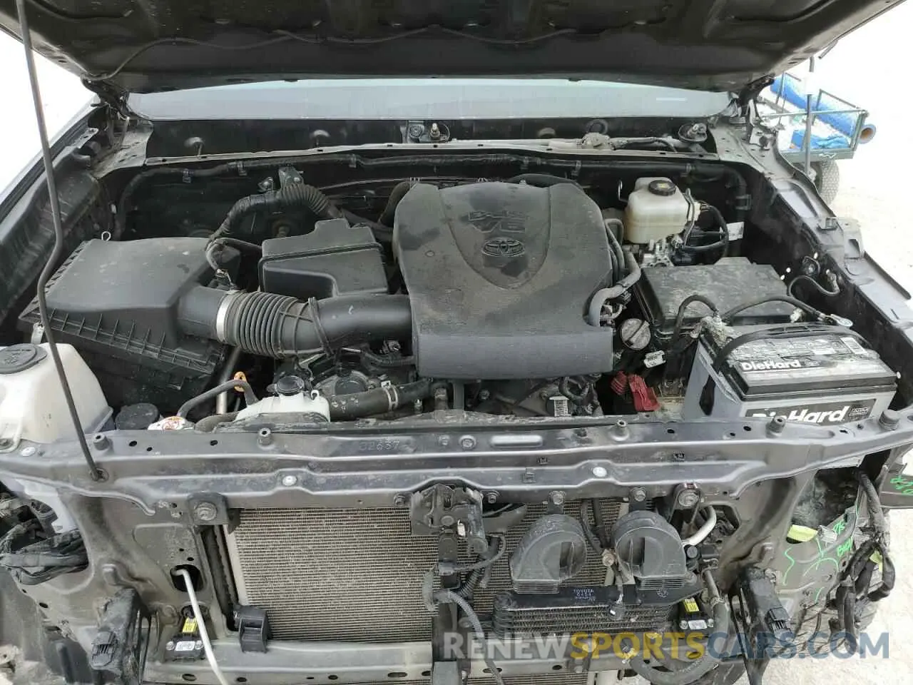 11 fotografías del automóvil dañado 5TFCZ5ANXKX181810 TOYOTA TACOMA 2019