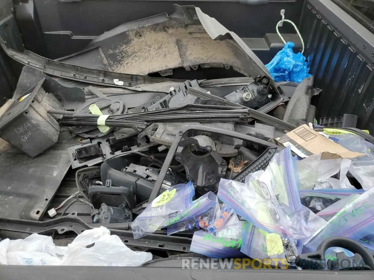 12 fotografías del automóvil dañado 5TFCZ5ANXKX181810 TOYOTA TACOMA 2019
