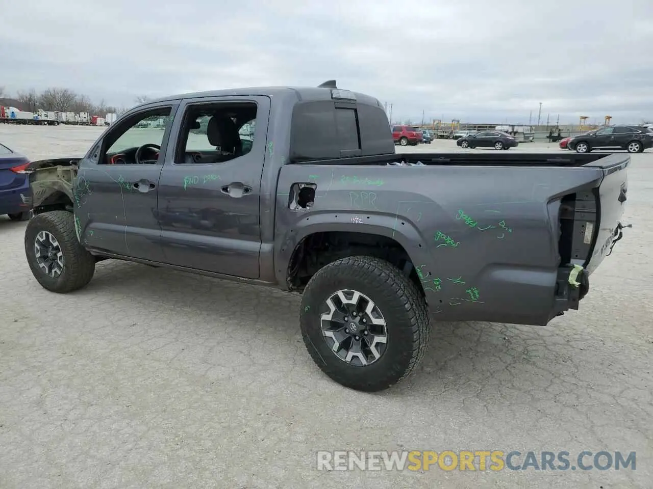 2 fotografías del automóvil dañado 5TFCZ5ANXKX181810 TOYOTA TACOMA 2019