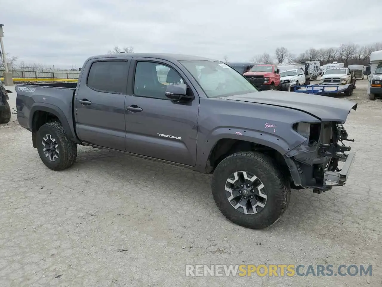 4 fotografías del automóvil dañado 5TFCZ5ANXKX181810 TOYOTA TACOMA 2019