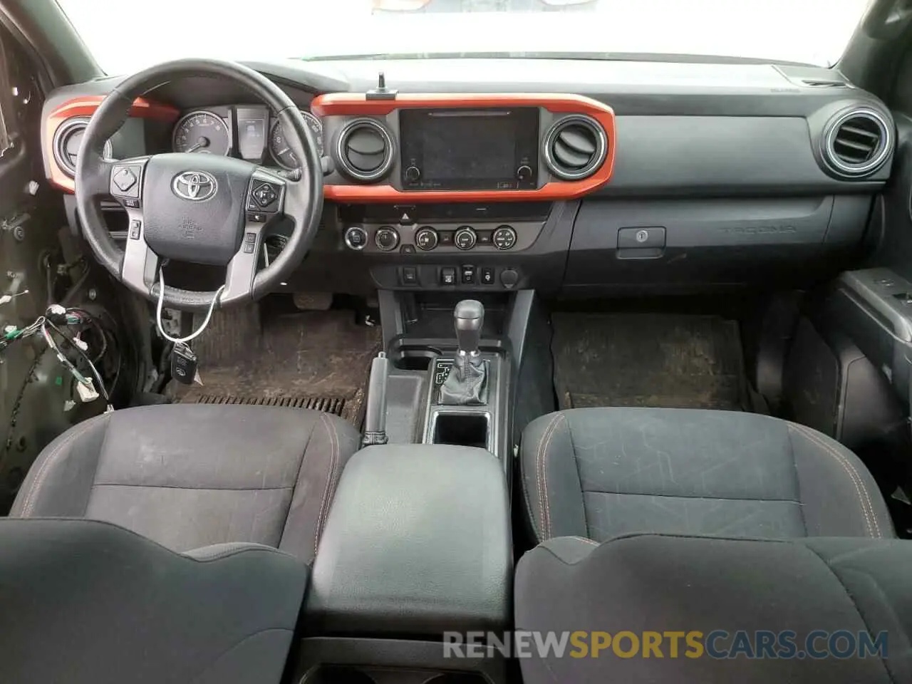 8 fotografías del automóvil dañado 5TFCZ5ANXKX181810 TOYOTA TACOMA 2019