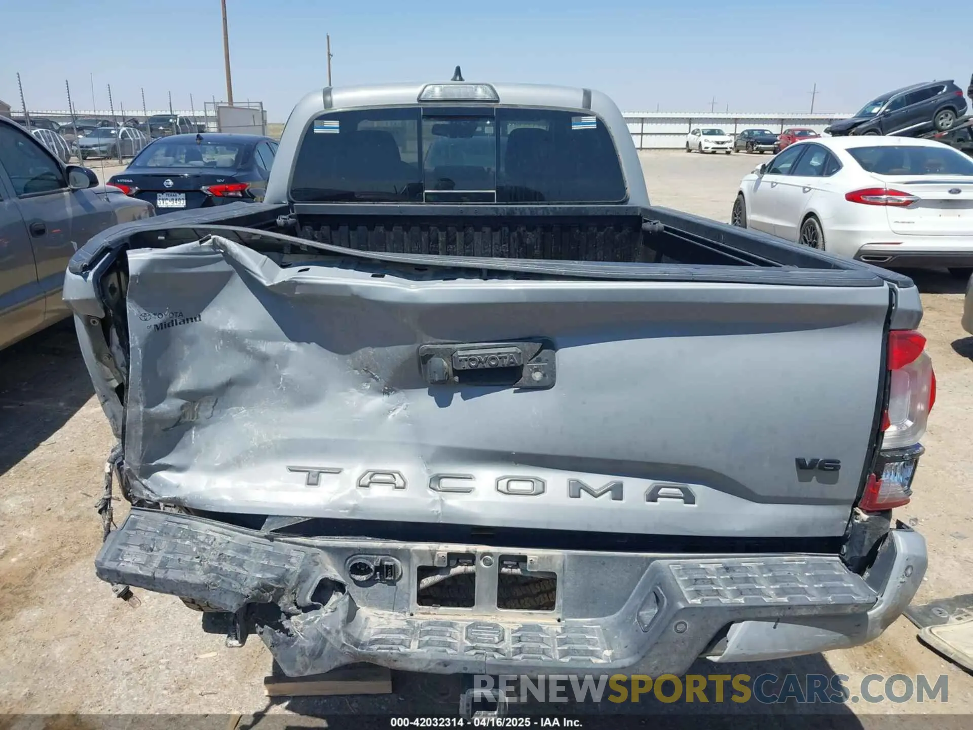 16 fotografías del automóvil dañado 5TFDZ5BN4KX043893 TOYOTA TACOMA 2019