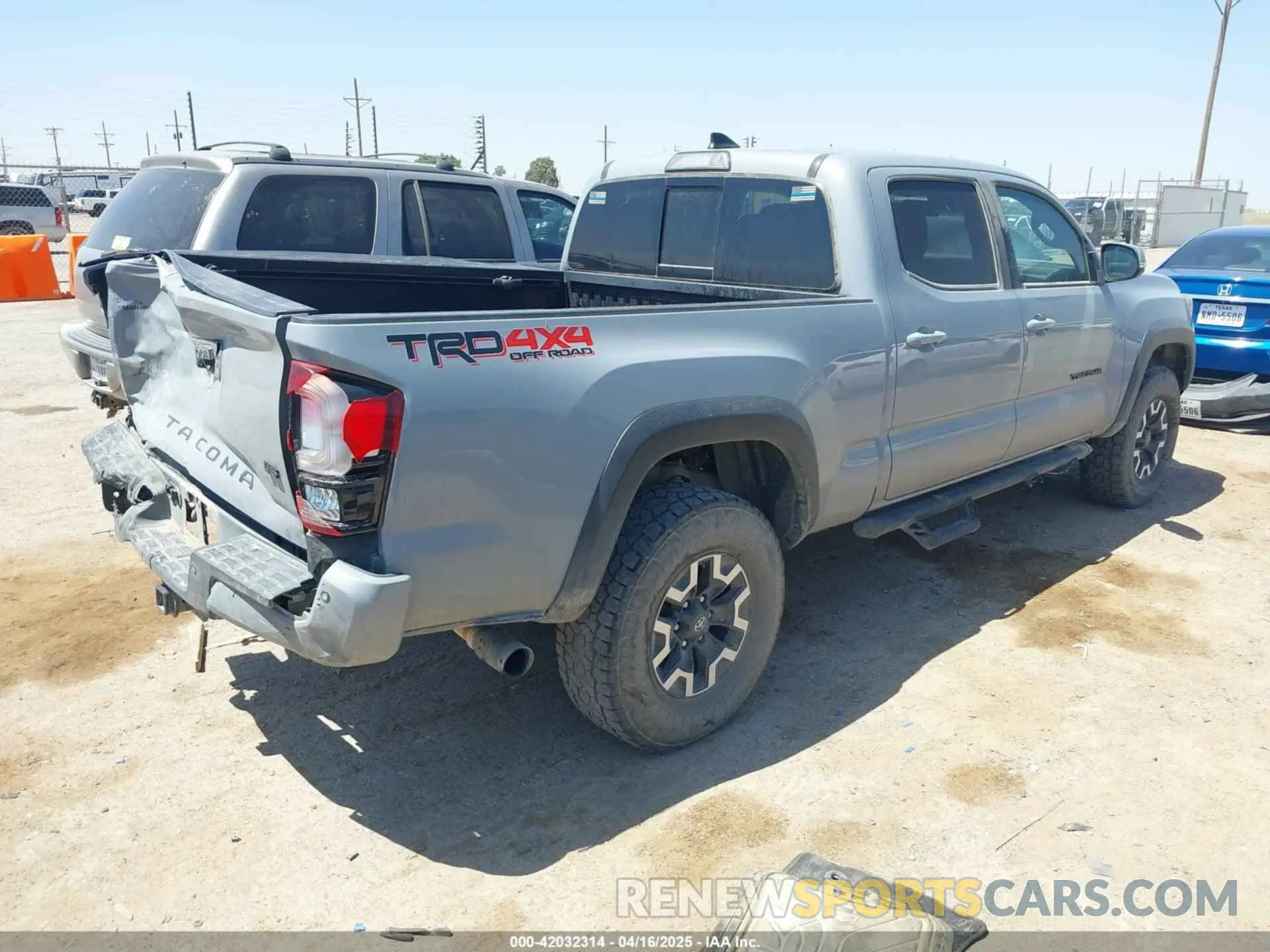 4 fotografías del automóvil dañado 5TFDZ5BN4KX043893 TOYOTA TACOMA 2019