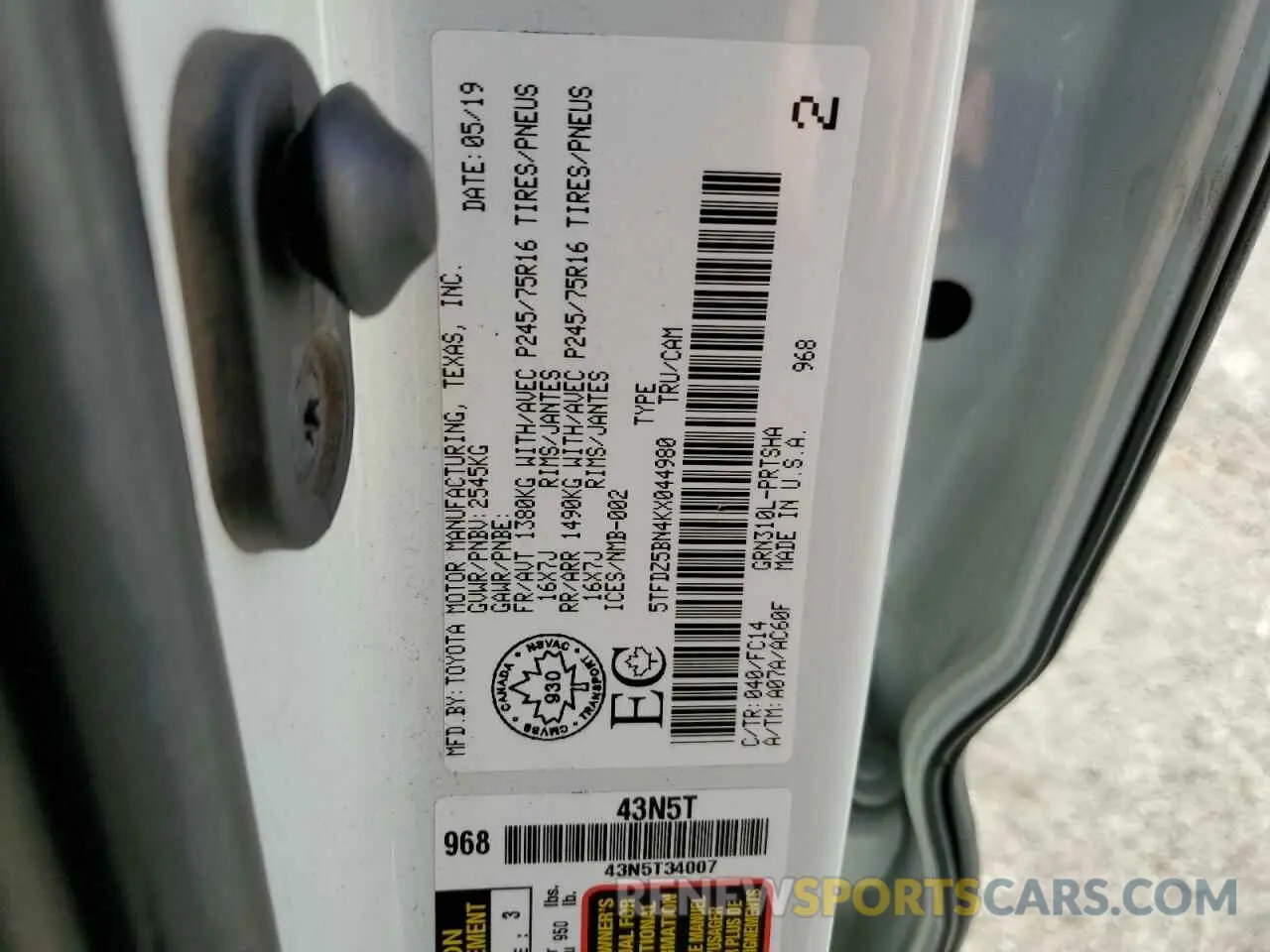 12 fotografías del automóvil dañado 5TFDZ5BN4KX044980 TOYOTA TACOMA 2019