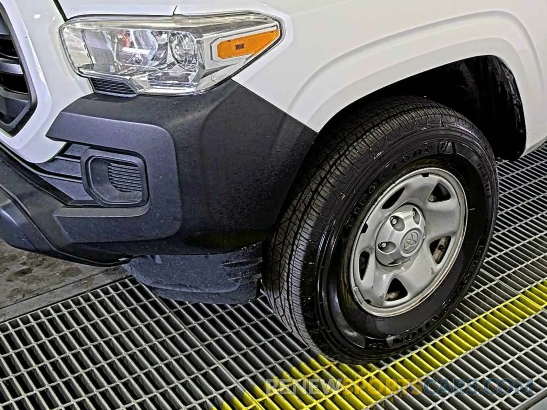 22 fotografías del automóvil dañado 5TFRX5GN0KX143610 TOYOTA TACOMA 2019