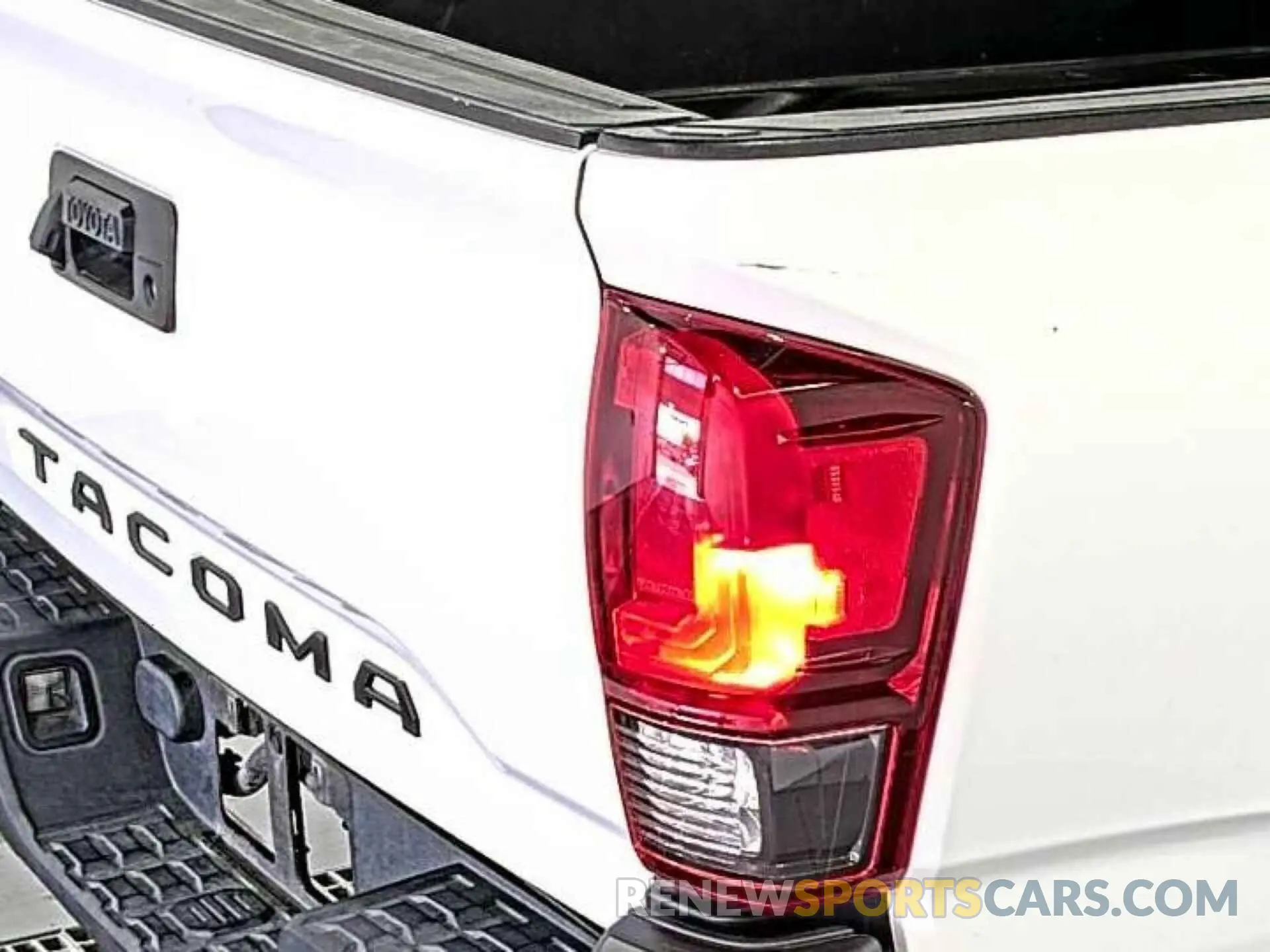 3 fotografías del automóvil dañado 5TFRX5GN0KX143610 TOYOTA TACOMA 2019