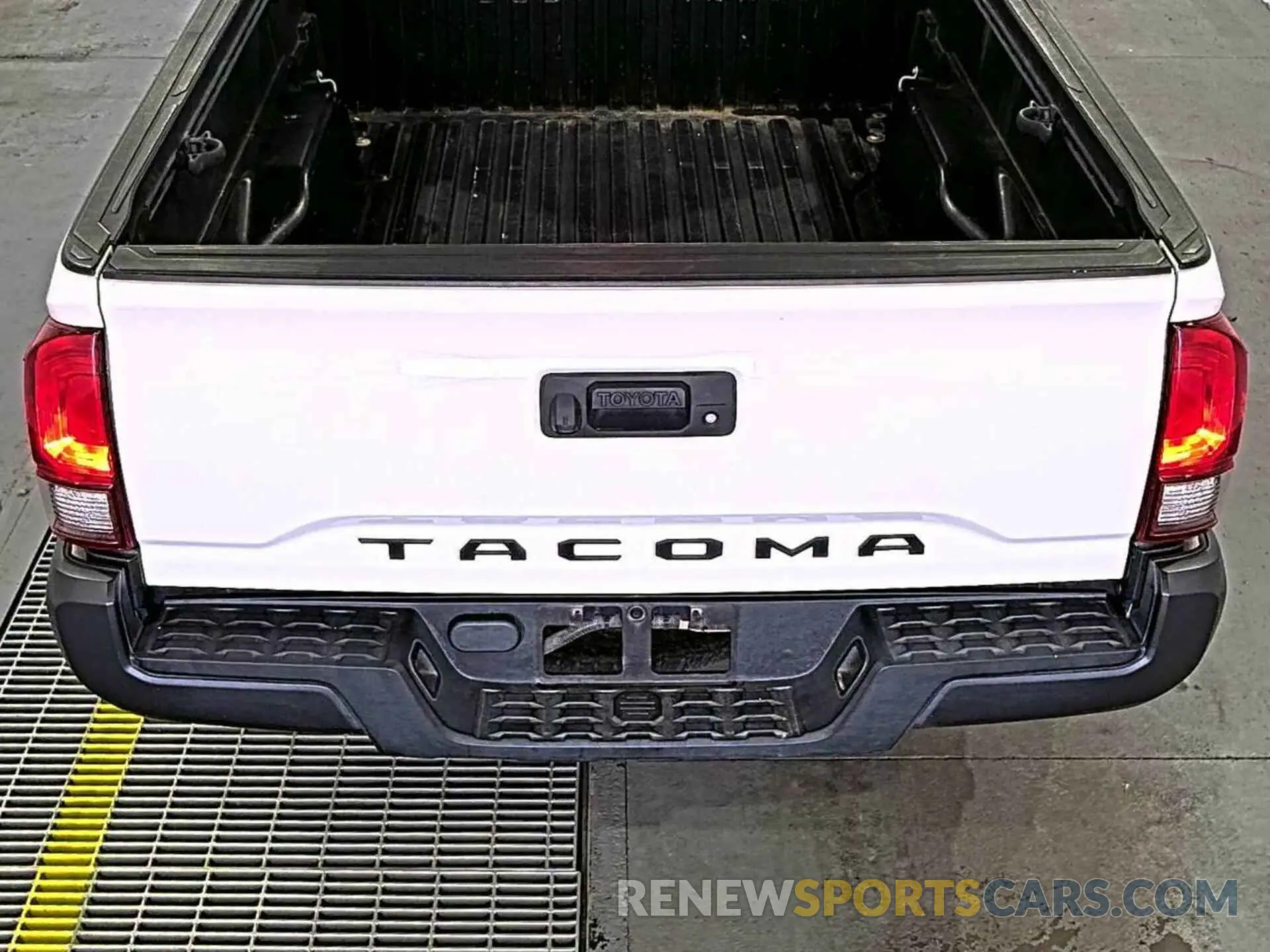 8 fotografías del automóvil dañado 5TFRX5GN0KX143610 TOYOTA TACOMA 2019