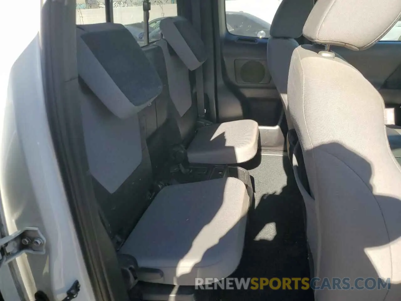 10 fotografías del automóvil dañado 5TFRX5GN0KX164943 TOYOTA TACOMA 2019