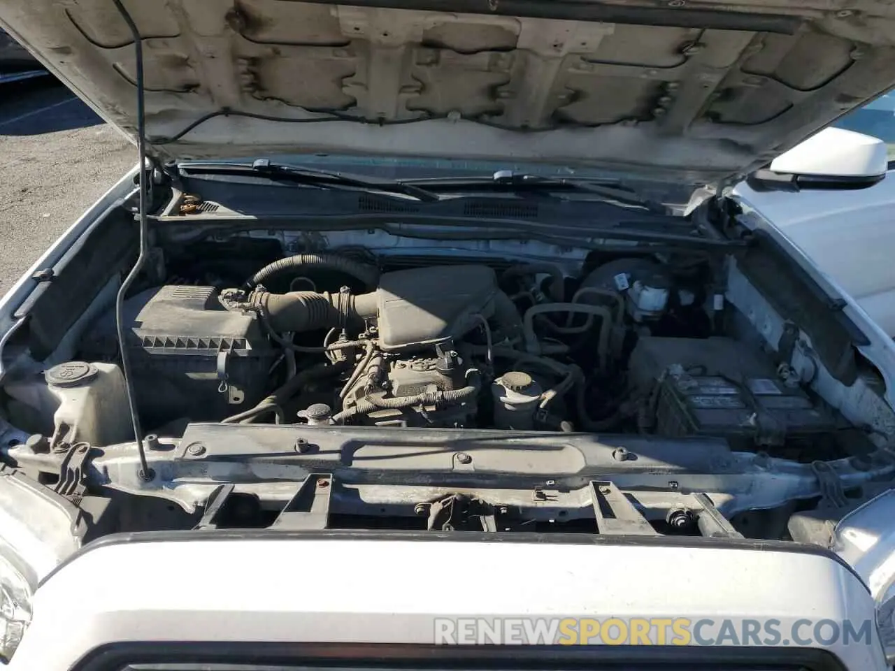 11 fotografías del automóvil dañado 5TFRX5GN0KX164943 TOYOTA TACOMA 2019