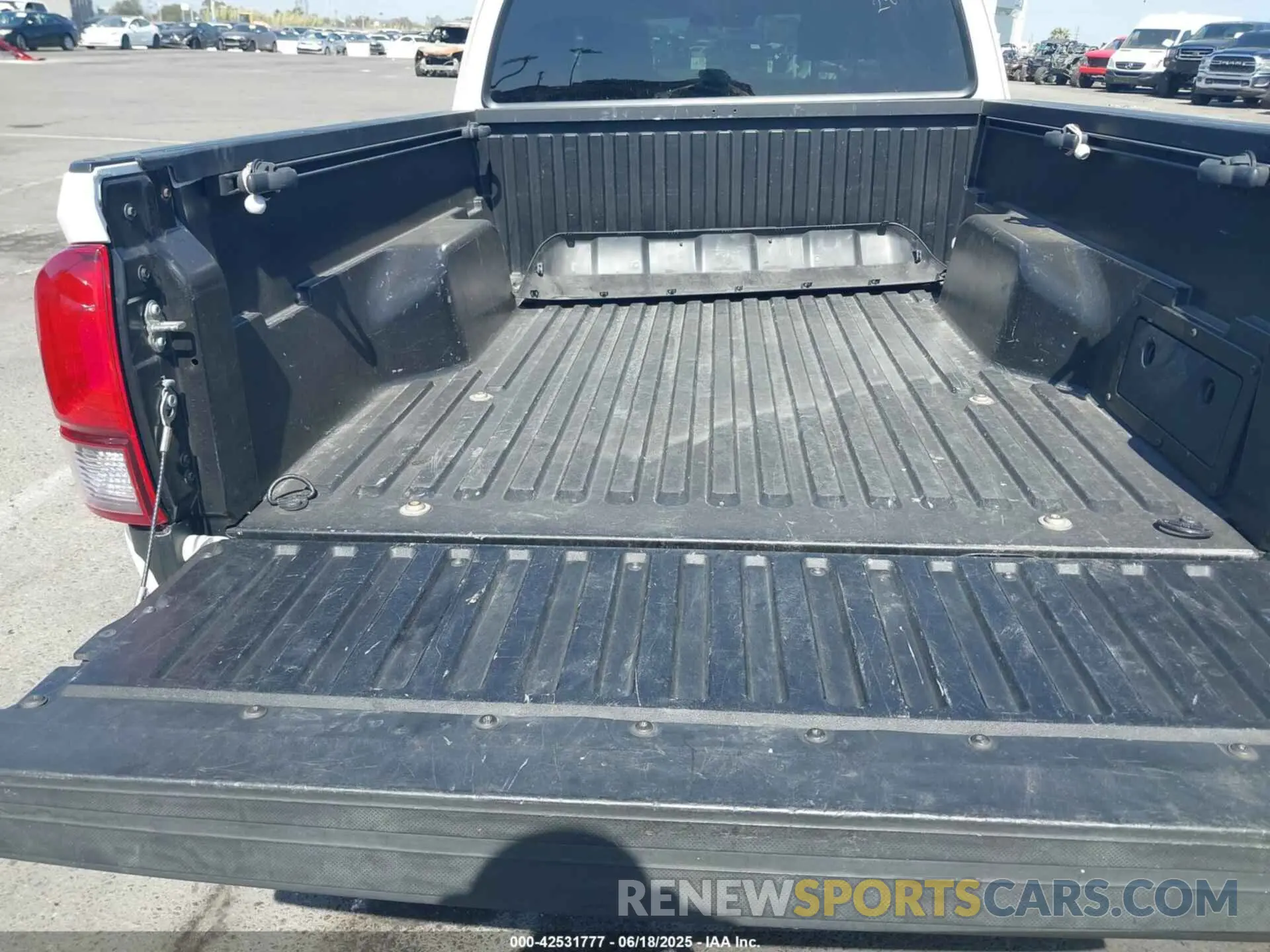 17 fotografías del automóvil dañado 5TFRX5GN1KX149562 TOYOTA TACOMA 2019