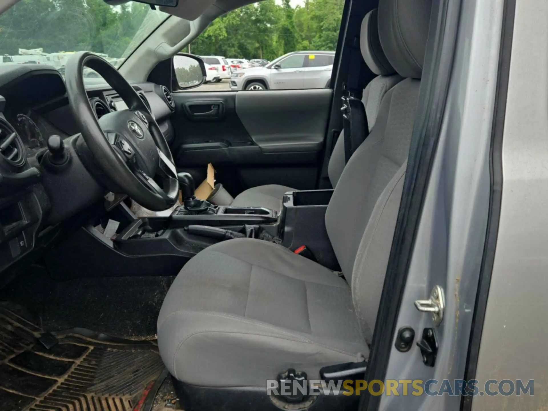 50 fotografías del automóvil dañado 5TFRX5GN3KX149594 TOYOTA TACOMA 2019