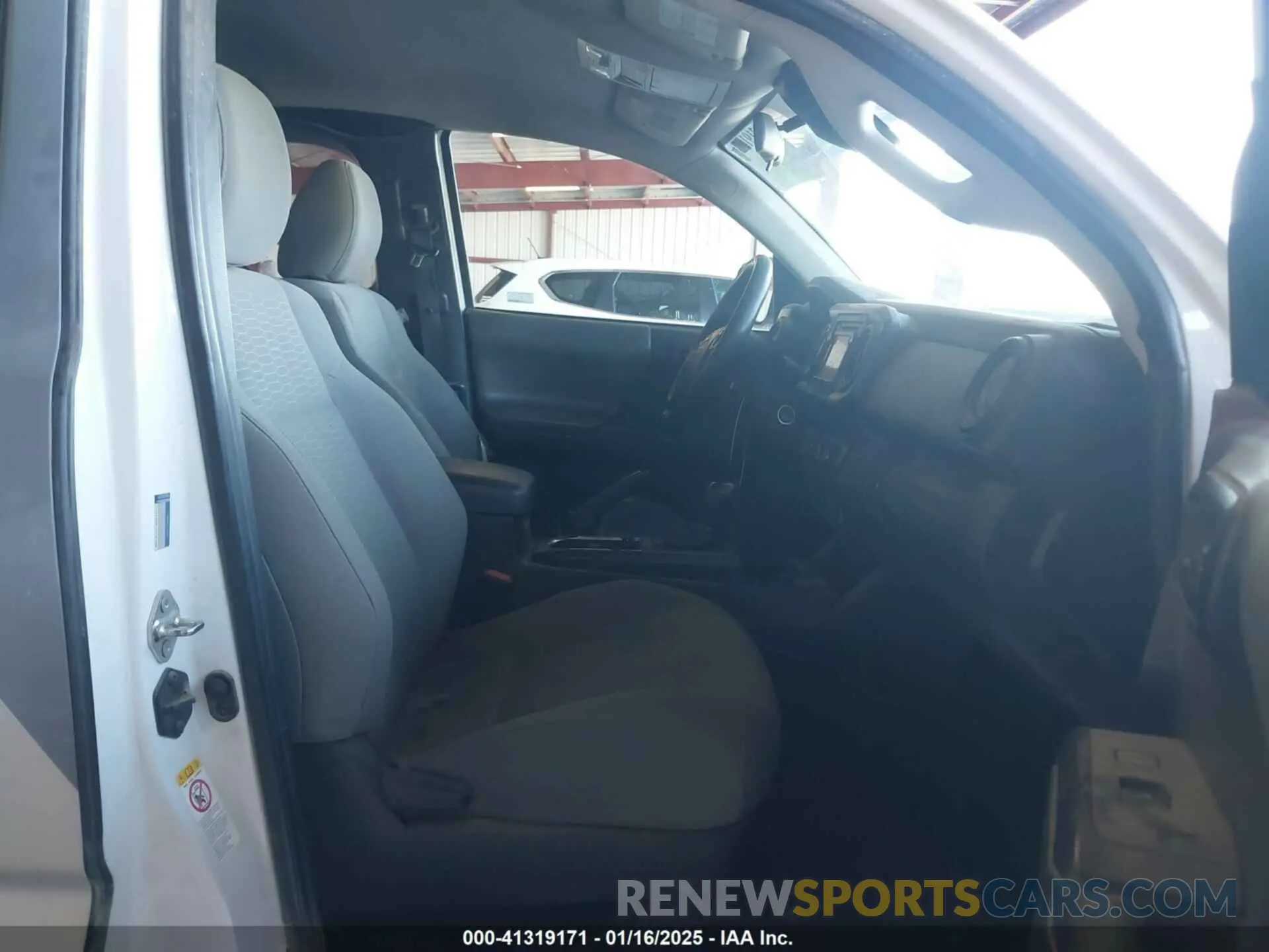 5 fotografías del automóvil dañado 5TFRX5GN4KX136336 TOYOTA TACOMA 2019