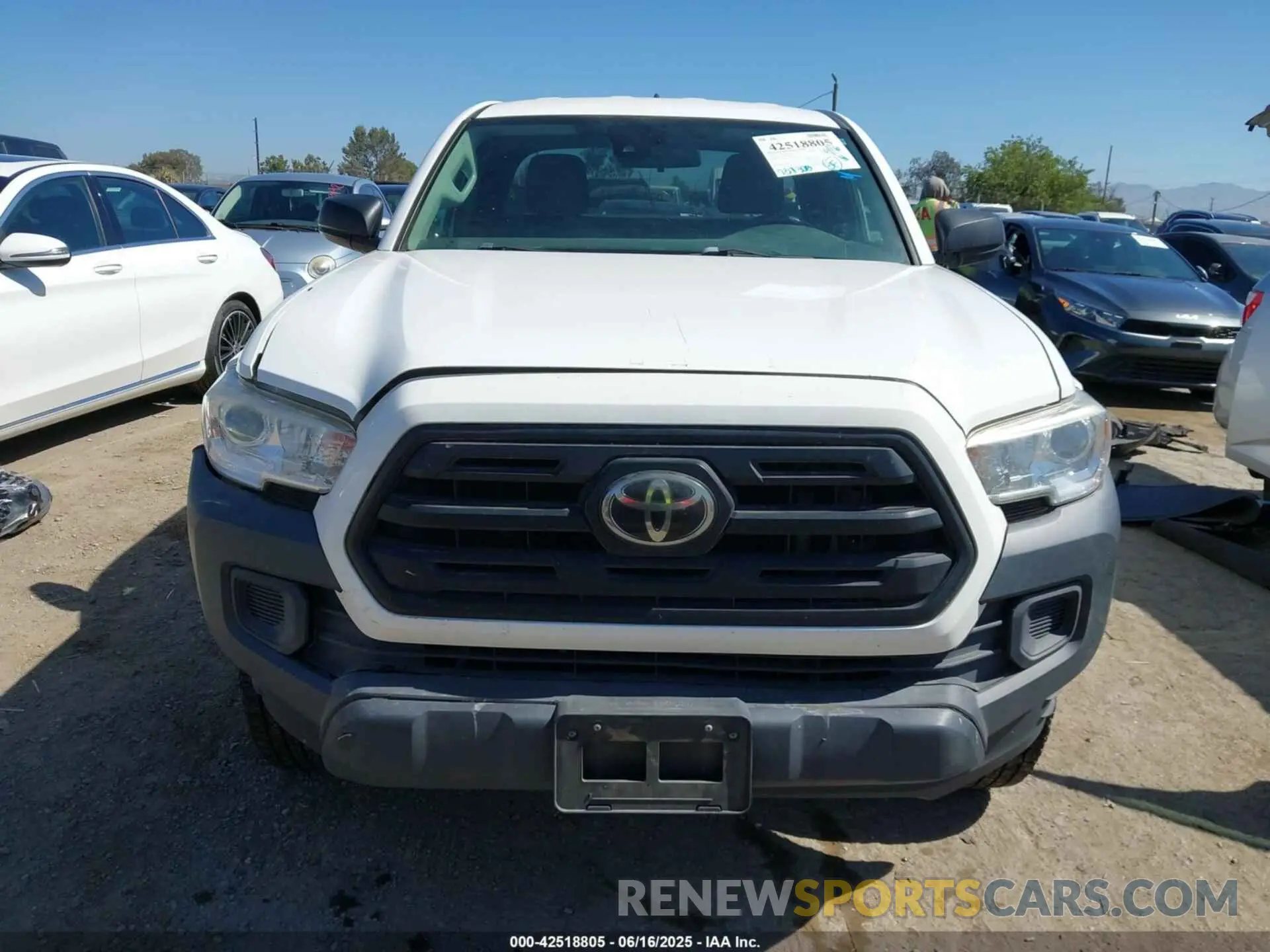 12 fotografías del automóvil dañado 5TFRX5GN5KX149810 TOYOTA TACOMA 2019