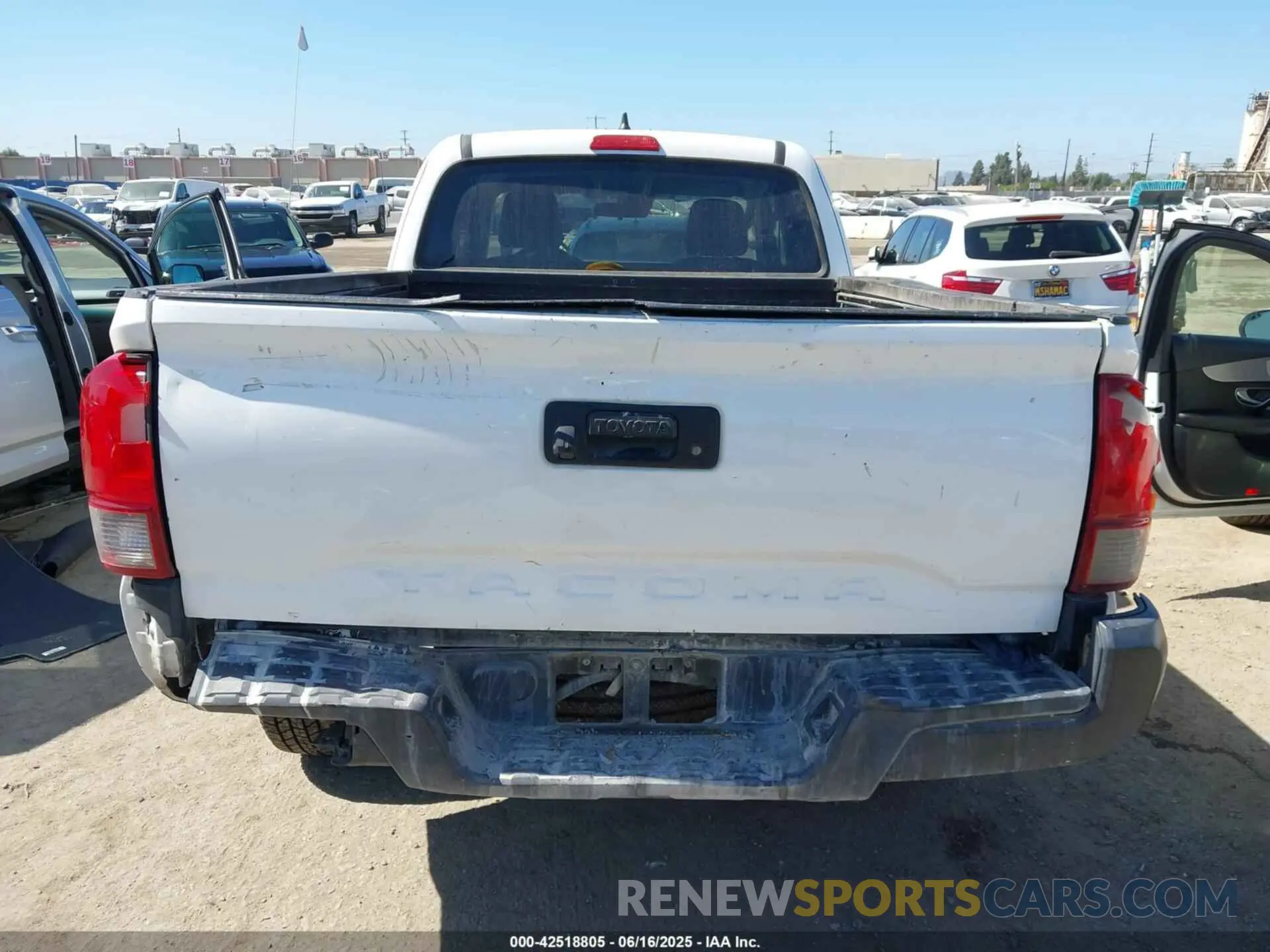 16 fotografías del automóvil dañado 5TFRX5GN5KX149810 TOYOTA TACOMA 2019
