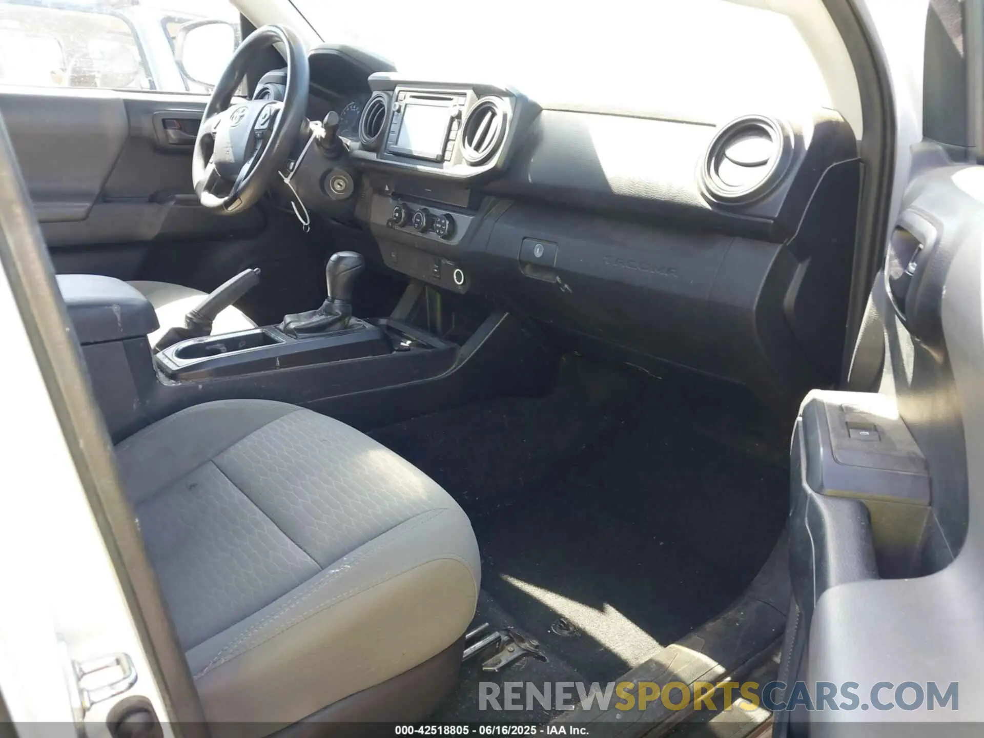 5 fotografías del automóvil dañado 5TFRX5GN5KX149810 TOYOTA TACOMA 2019