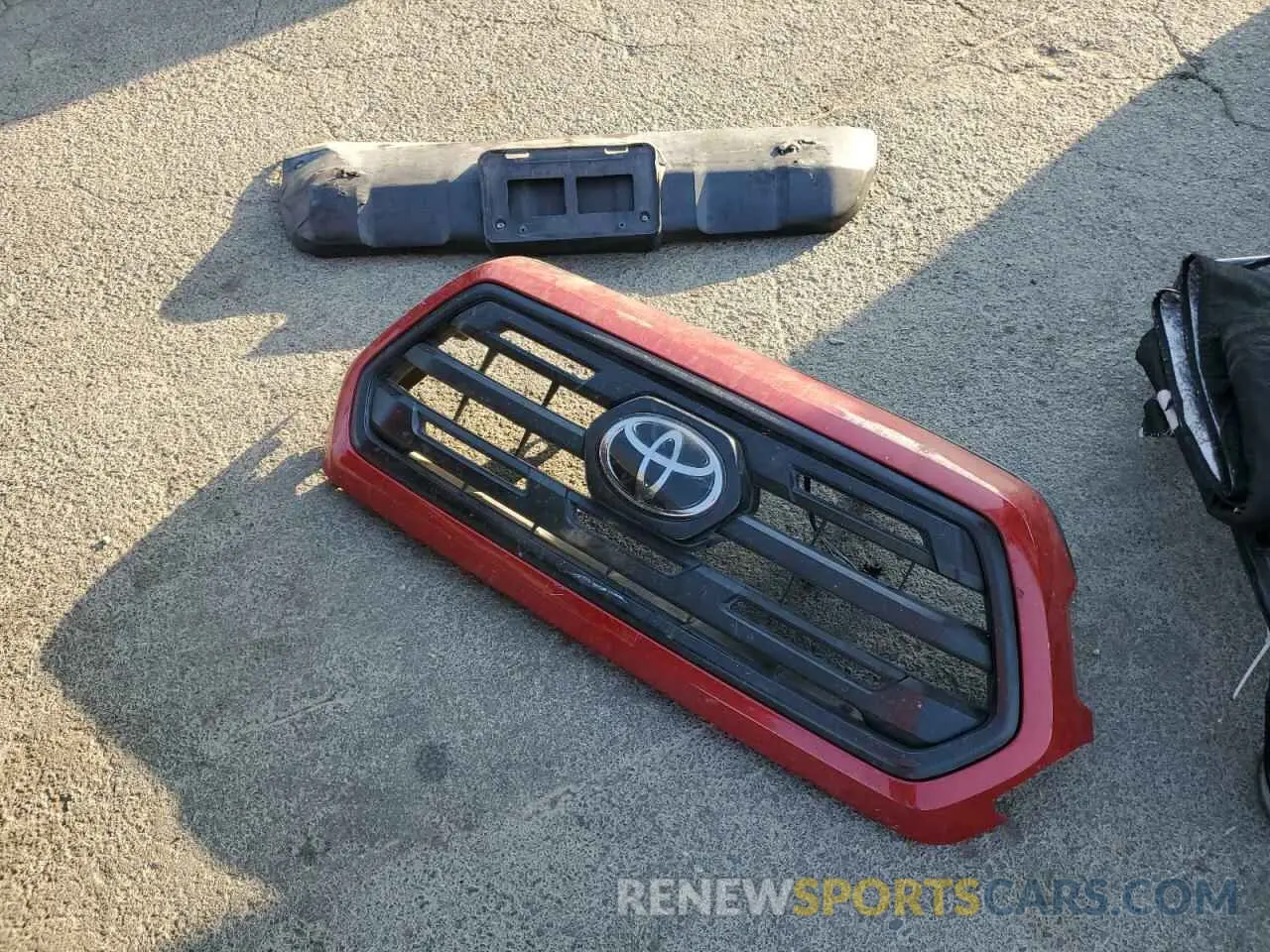 12 fotografías del automóvil dañado 5TFRX5GN5KX159883 TOYOTA TACOMA 2019