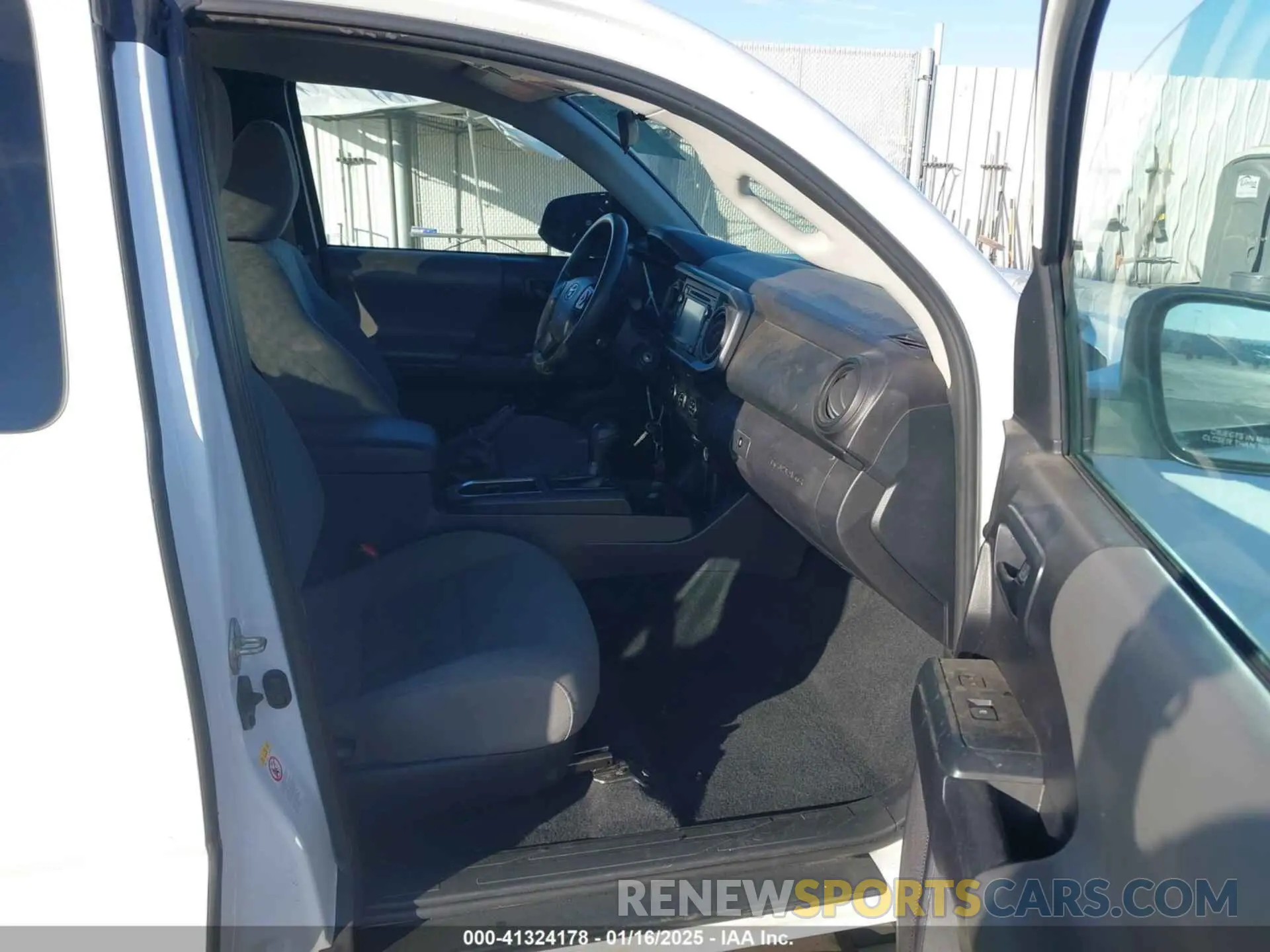 5 fotografías del automóvil dañado 5TFRX5GN5KX165067 TOYOTA TACOMA 2019