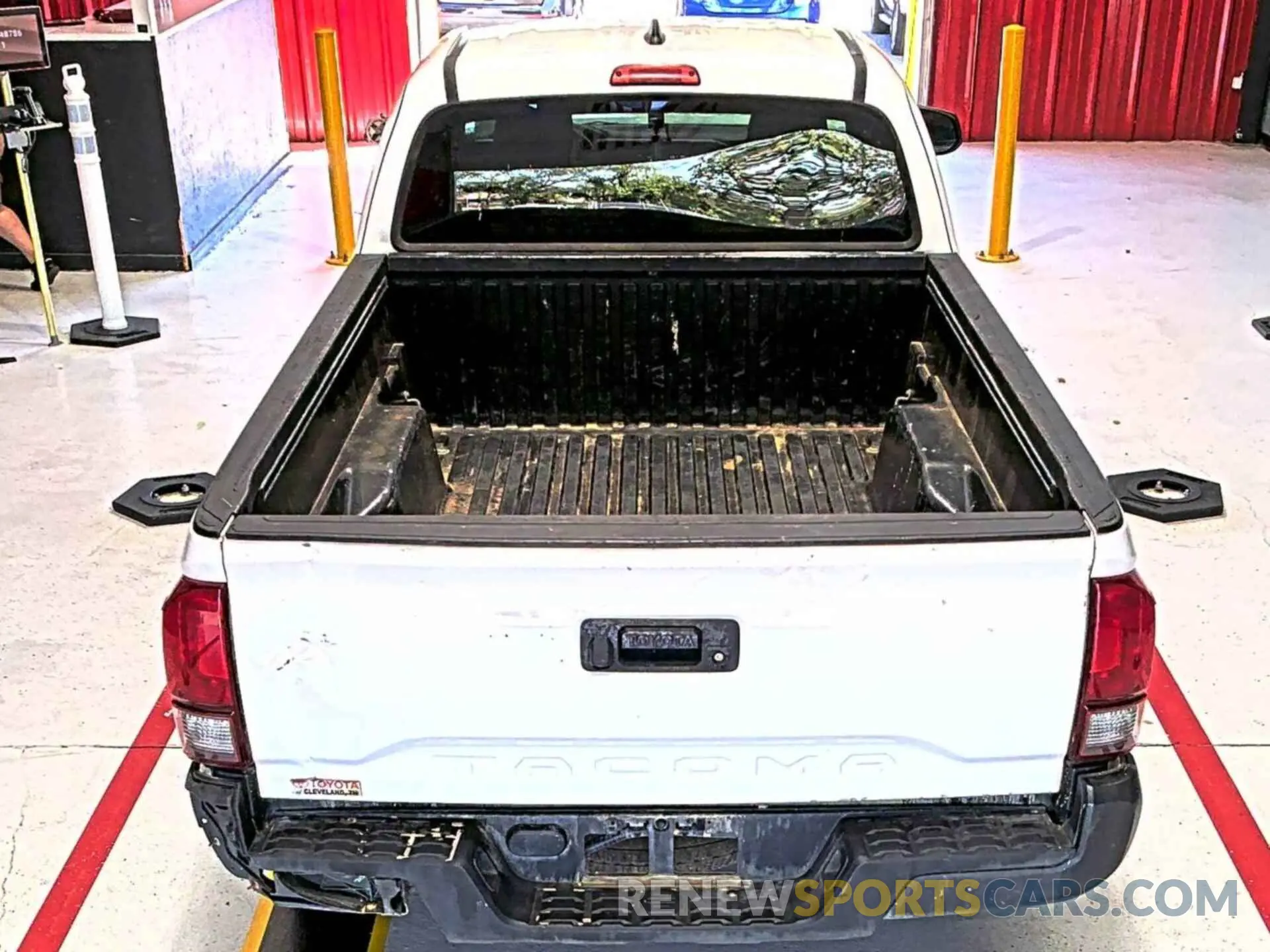 16 fotografías del automóvil dañado 5TFRX5GN6KX157088 TOYOTA TACOMA 2019