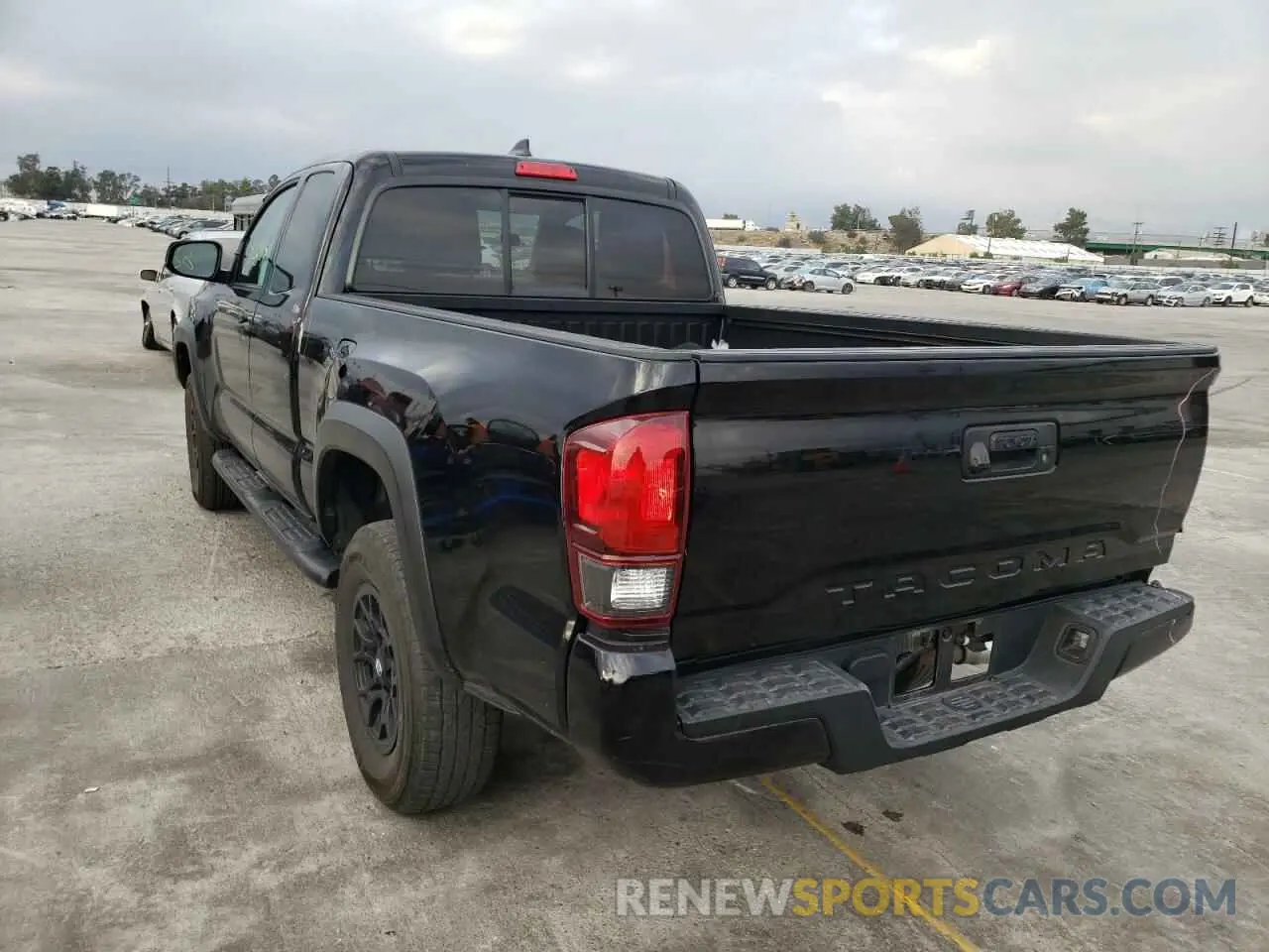 2 fotografías del automóvil dañado 5TFRX5GN6KX160086 TOYOTA TACOMA 2019