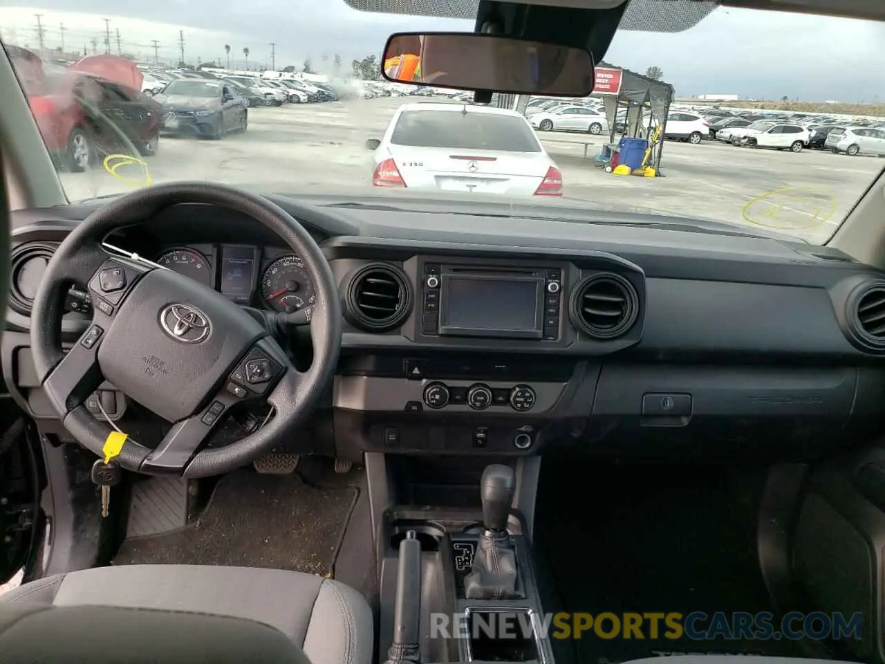 8 fotografías del automóvil dañado 5TFRX5GN6KX160086 TOYOTA TACOMA 2019